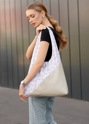 Жіноча сумка Sambag HOBO M біла з квітковим принтом